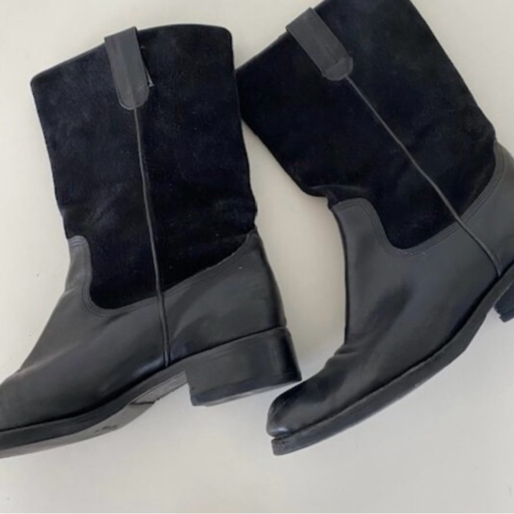 Arturo Chiang Genuine Leather and Suede Black Boots
Mid-Calf Size 6M